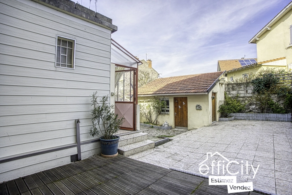 petite représentation d'une maison attachée à une clé